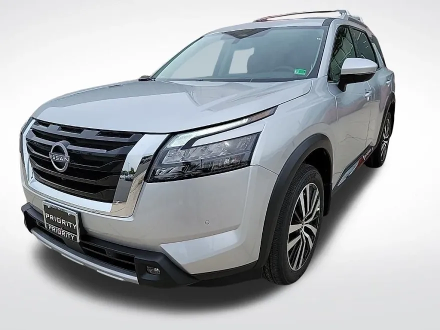 2025 Nissan Pathfinder Platinum photo 1