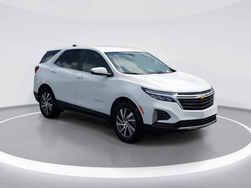 2022 Chevrolet Equinox LT photo 1