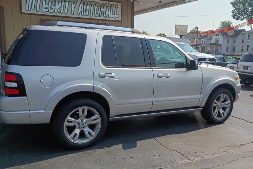 2010 Ford Explorer Limited photo 1