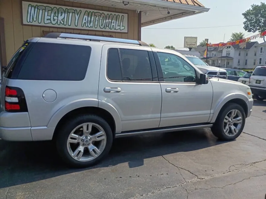 2010 Ford Explorer Limited photo 1