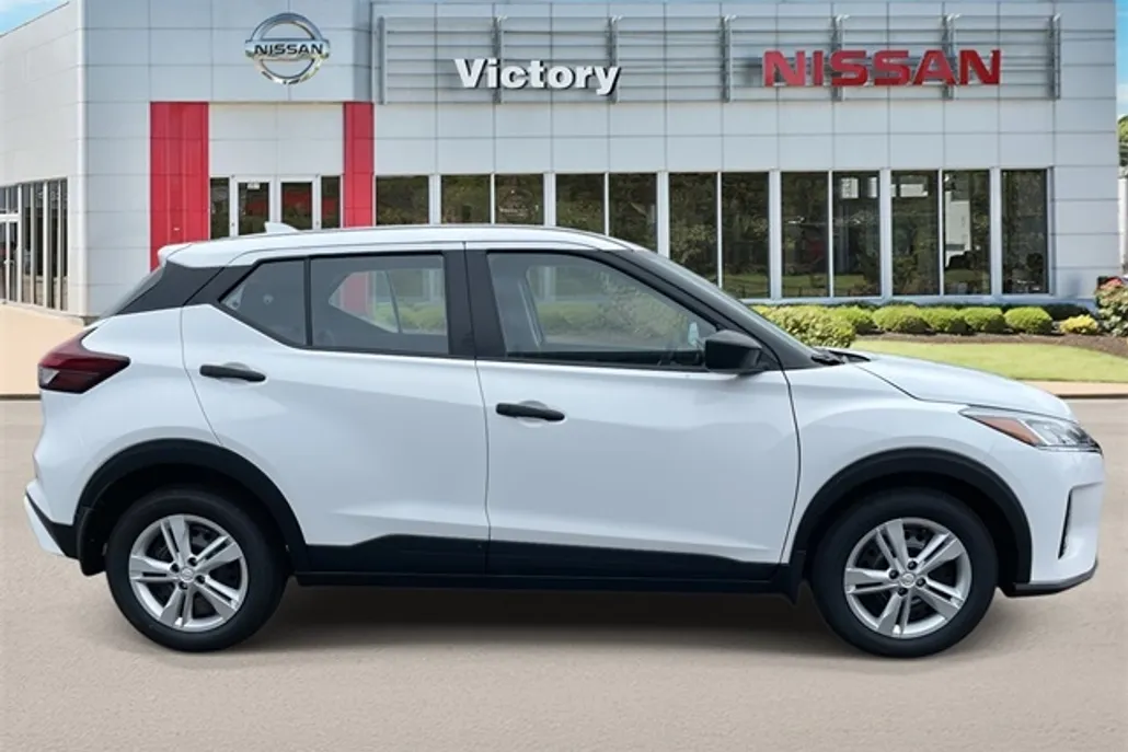 2025 Nissan Kicks Play S photo 1