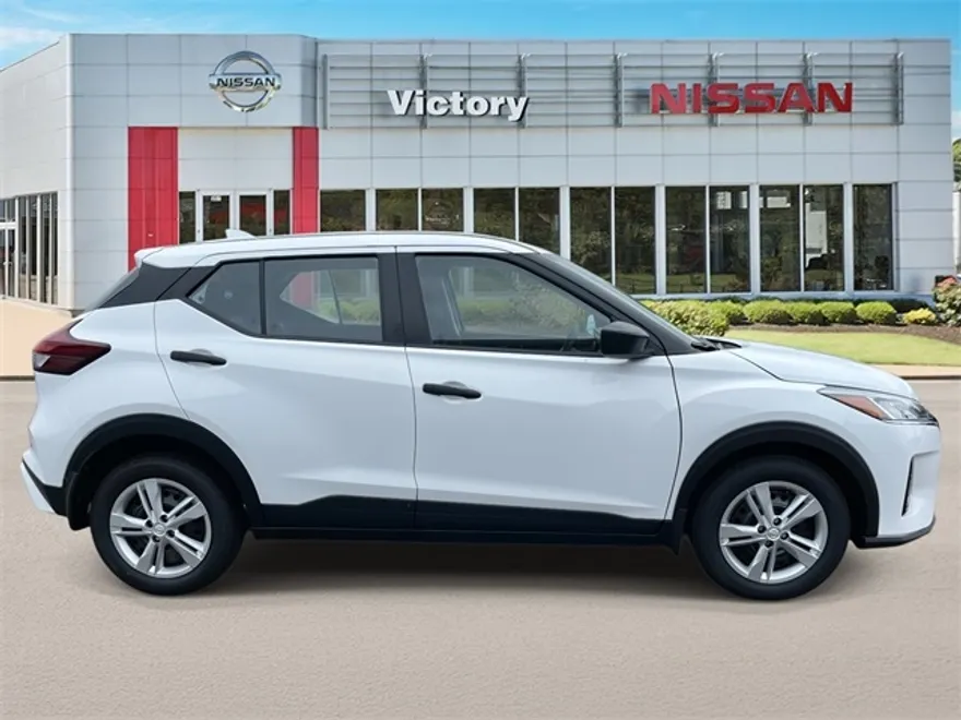 2025 Nissan Kicks Play S photo 1