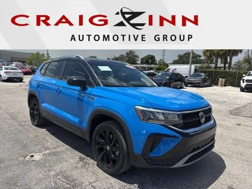 2024 Volkswagen Taos SE photo 1