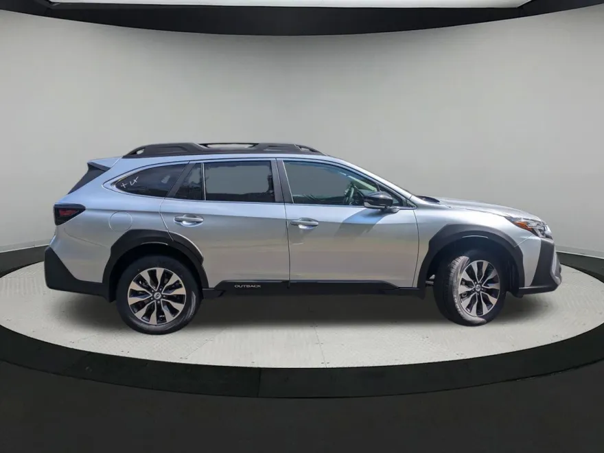 2025 Subaru Outback Limited photo 1