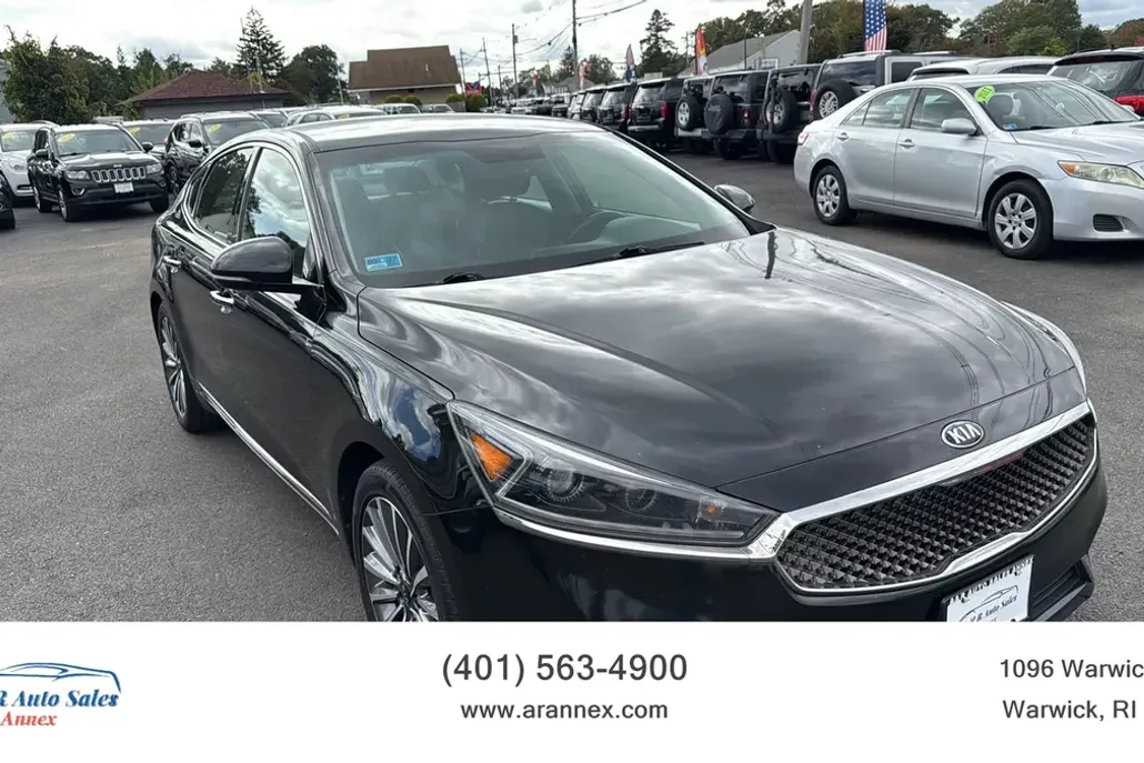2017 Kia Cadenza Premium photo 1