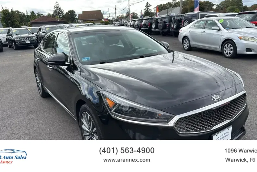 2017 Kia Cadenza Premium photo 1