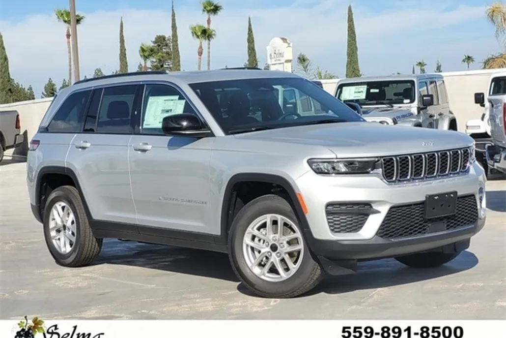 2025 Jeep Grand Cherokee Laredo photo 1