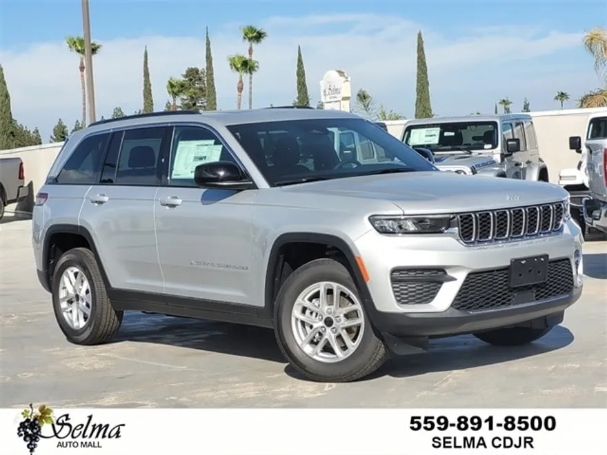 2025 Jeep Grand Cherokee Laredo photo 1