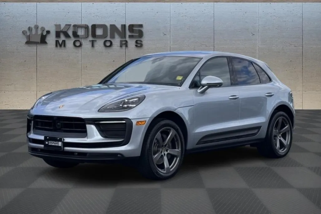 2024 Porsche Macan T photo 1