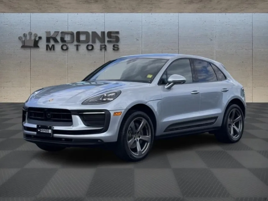 2024 Porsche Macan T photo 1