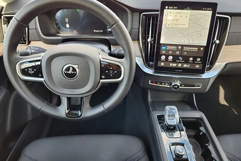 2025 Volvo XC90 B5 Plus photo 1