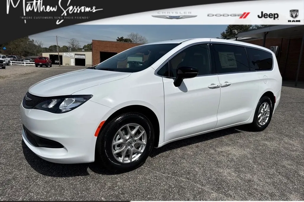 2025 Chrysler Voyager LX photo 1