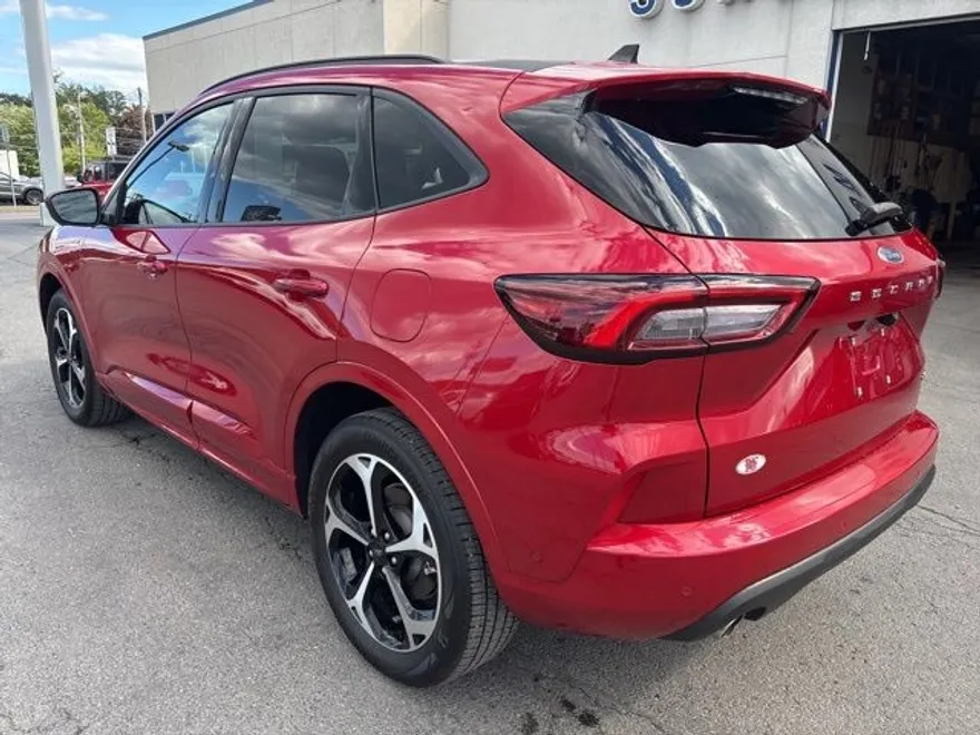 2023 Ford Escape ST-Line Elite photo 1