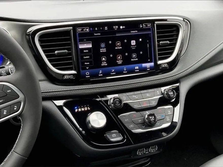 2025 Chrysler Pacifica photo 6