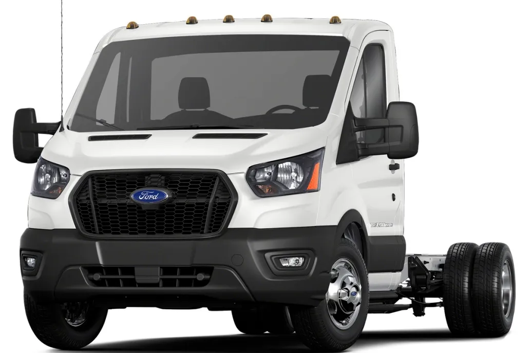 2024 Ford Transit Cutaway photo 1
