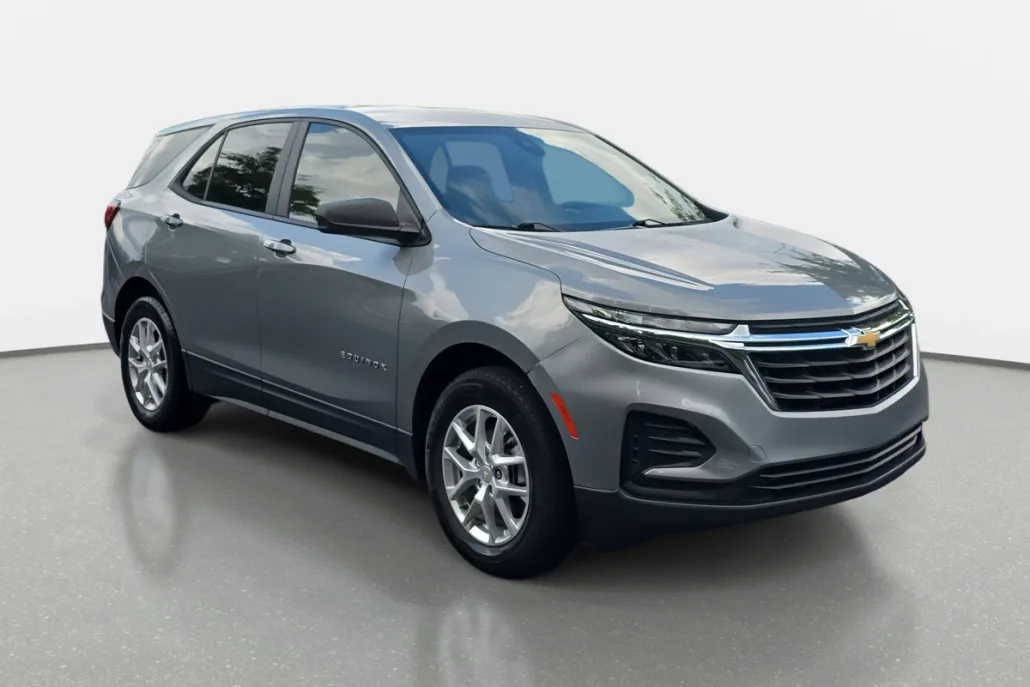2023 Chevrolet Equinox LS photo 1