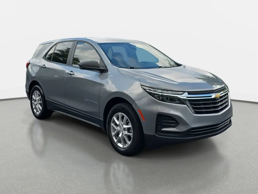 2023 Chevrolet Equinox LS photo 1