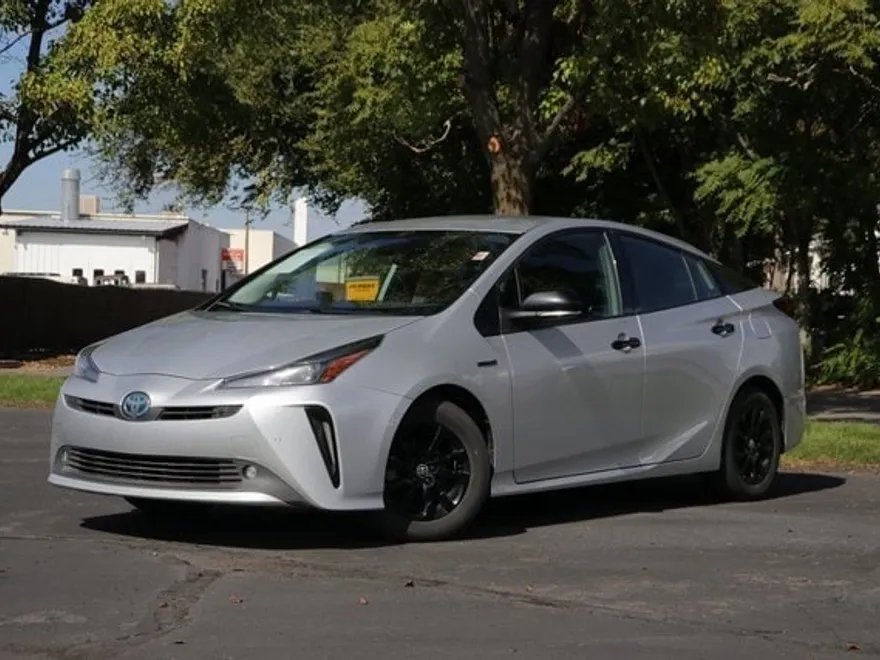 2022 Toyota Prius LE photo 1
