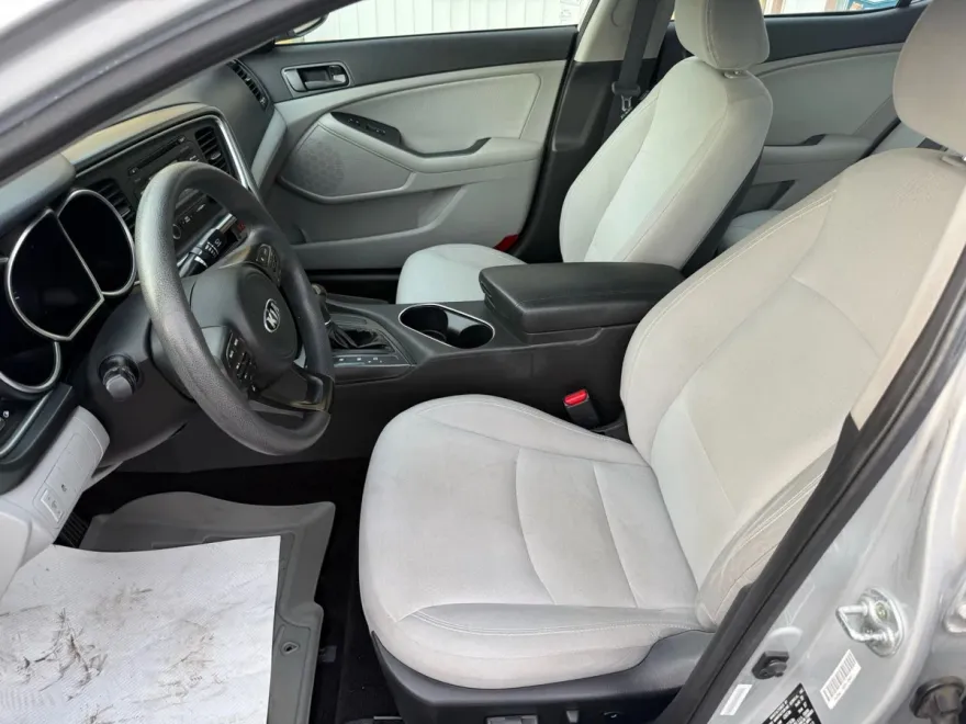 2015 Kia Optima LX photo 1