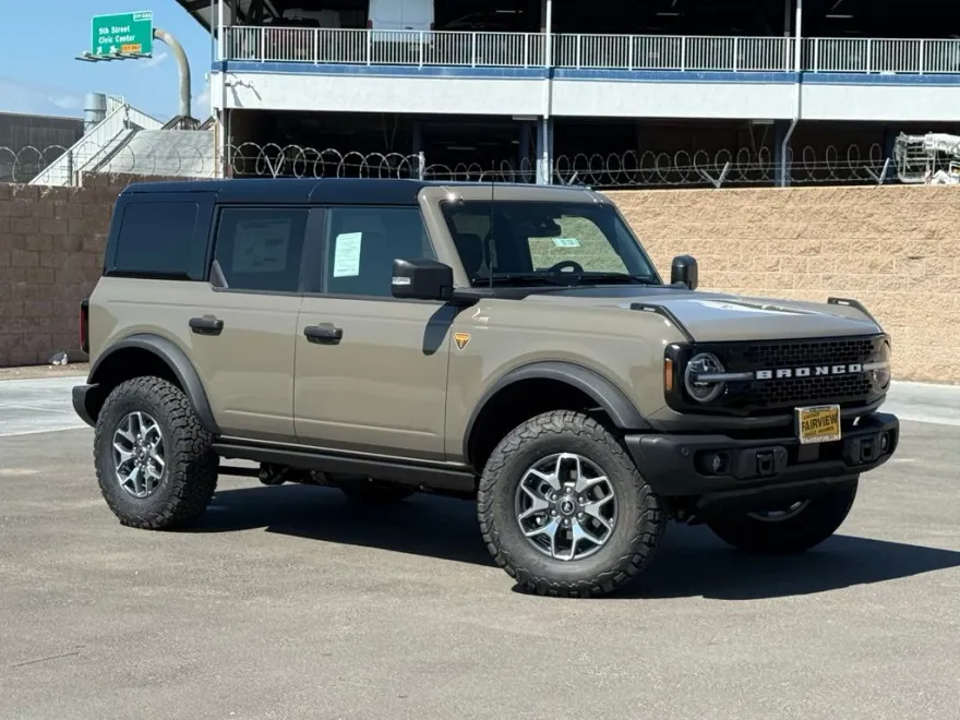 2025 Ford Bronco Badlands photo 1