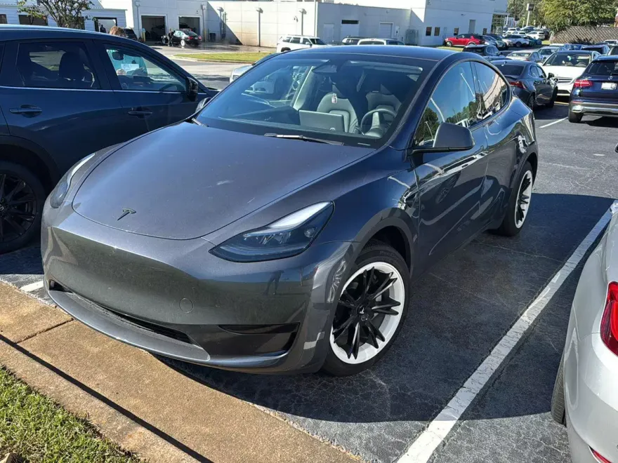 2023 Tesla Model Y Long Range photo 1