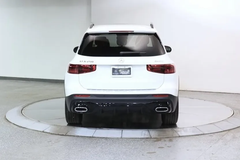2025 Mercedes Benz GLB 250 4MATIC photo 1