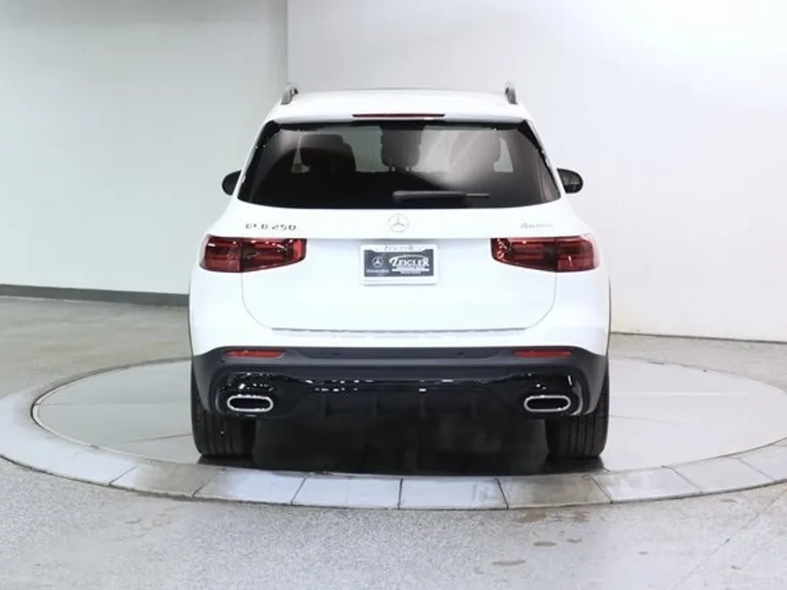 2025 Mercedes Benz GLB 250 4MATIC photo 1