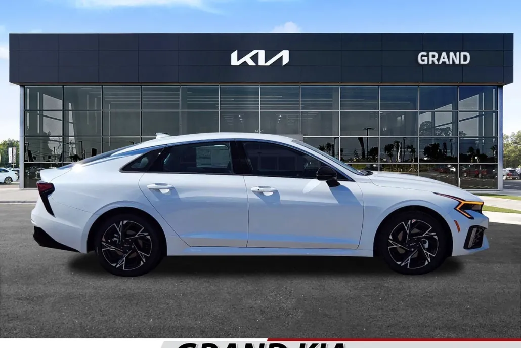 2025 Kia K5 GT-Line photo 1