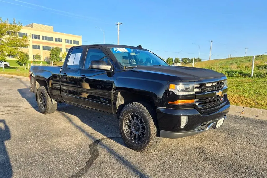 2016 Chevrolet Silverado 1500 LT photo 1