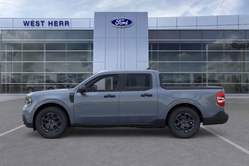 2025 Ford Maverick XLT photo 1