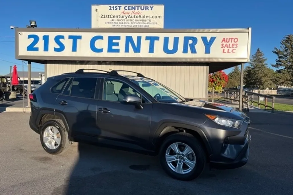 2020 Toyota RAV4 XLE photo 1