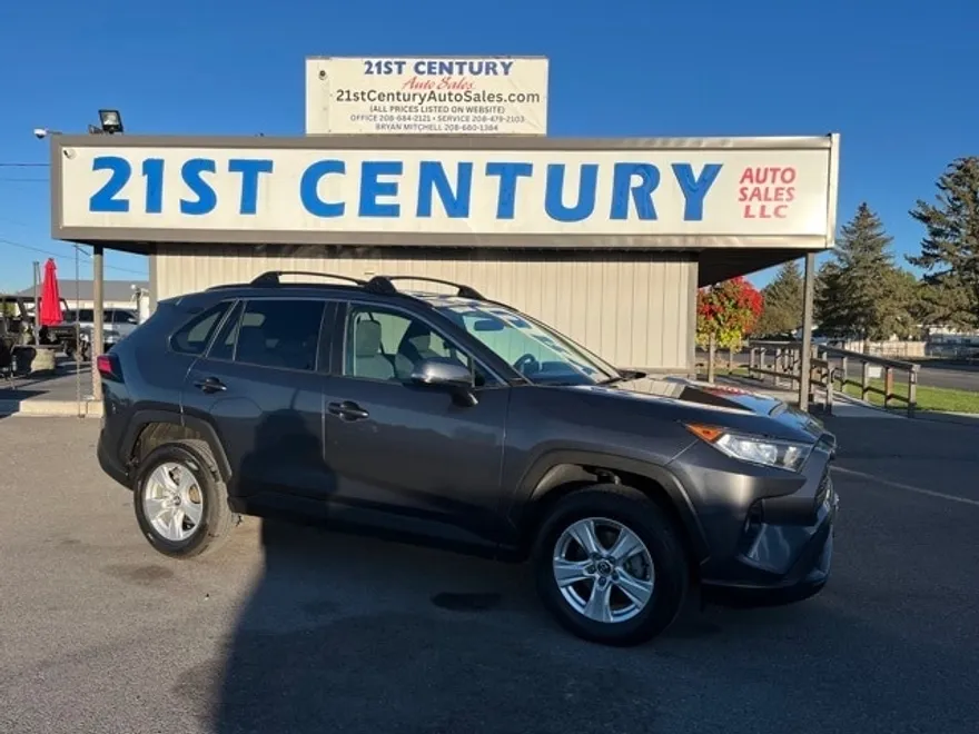 2020 Toyota RAV4 XLE photo 1