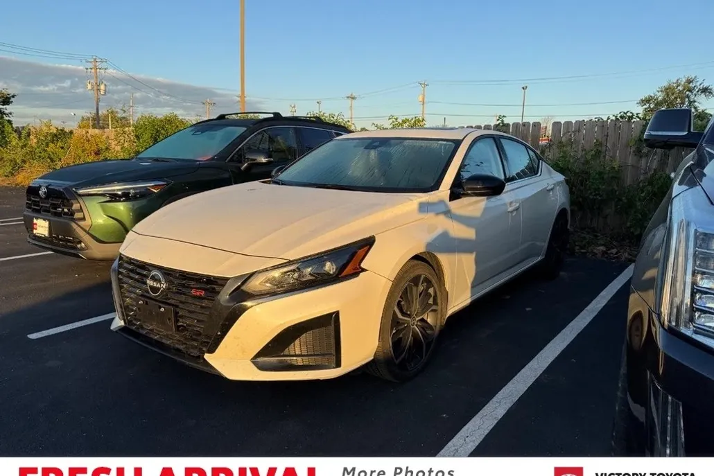 2024 Nissan Altima 2.5 SR photo 1