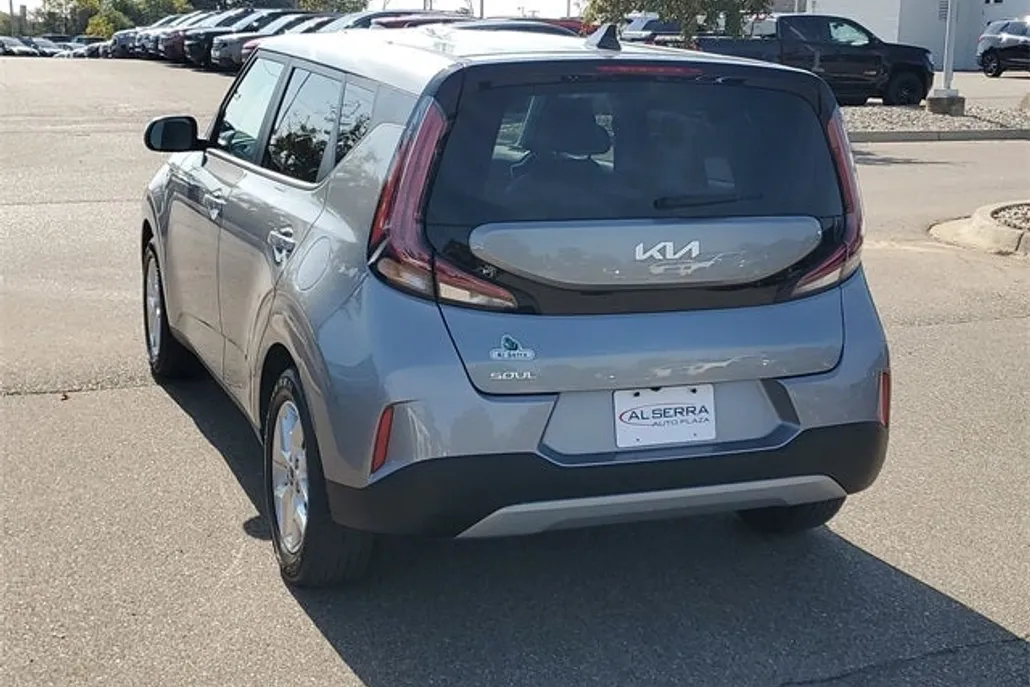 2023 Kia Soul LX photo 1