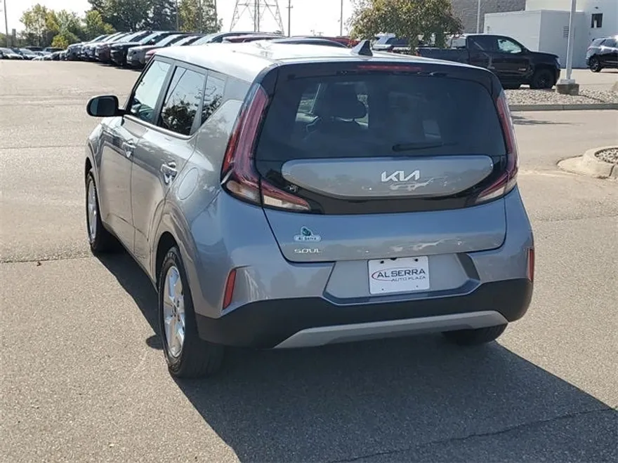 2023 Kia Soul LX photo 1