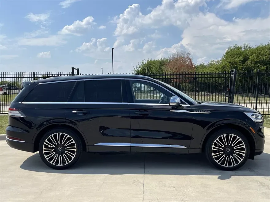 2022 Lincoln Aviator Black Label photo 1