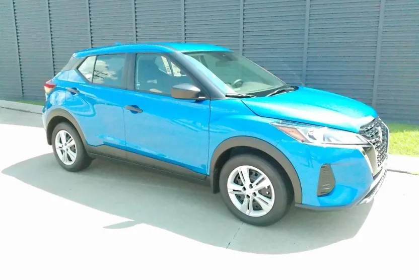 2025 Nissan Kicks Play S photo 1