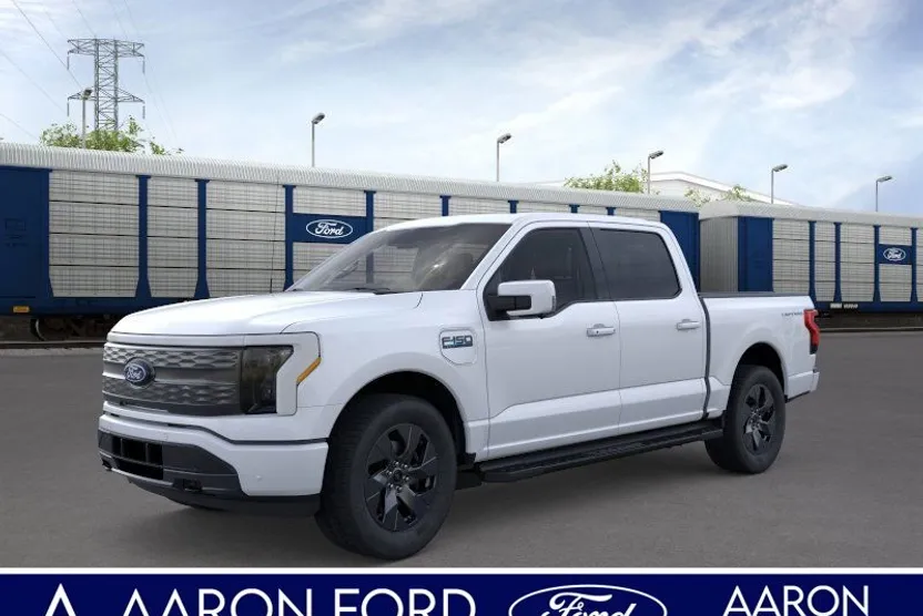 2025 Ford F-150 Lightning Lariat photo 1