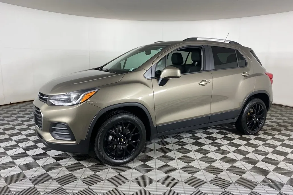 2022 Chevrolet Trax LT photo 1