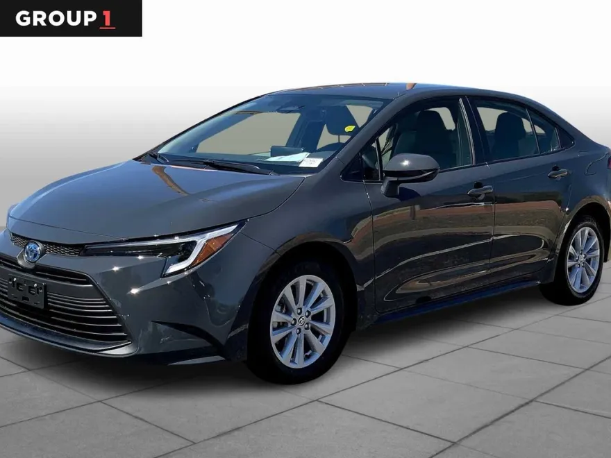 2025 Toyota Corolla Hybrid LE photo 1