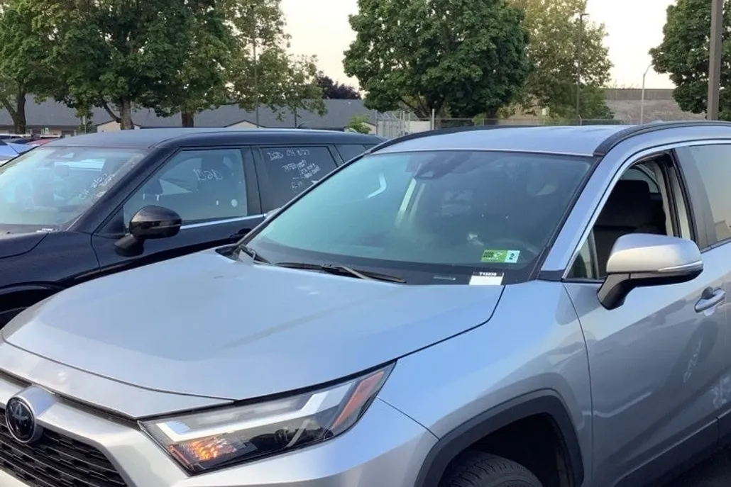 2024 Toyota RAV4 XLE photo 1