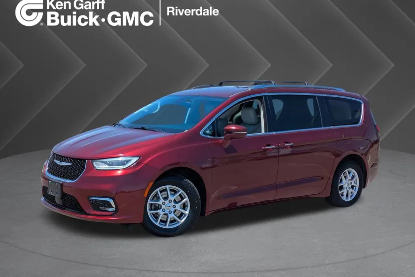 2021 Chrysler Pacifica Touring L photo 1