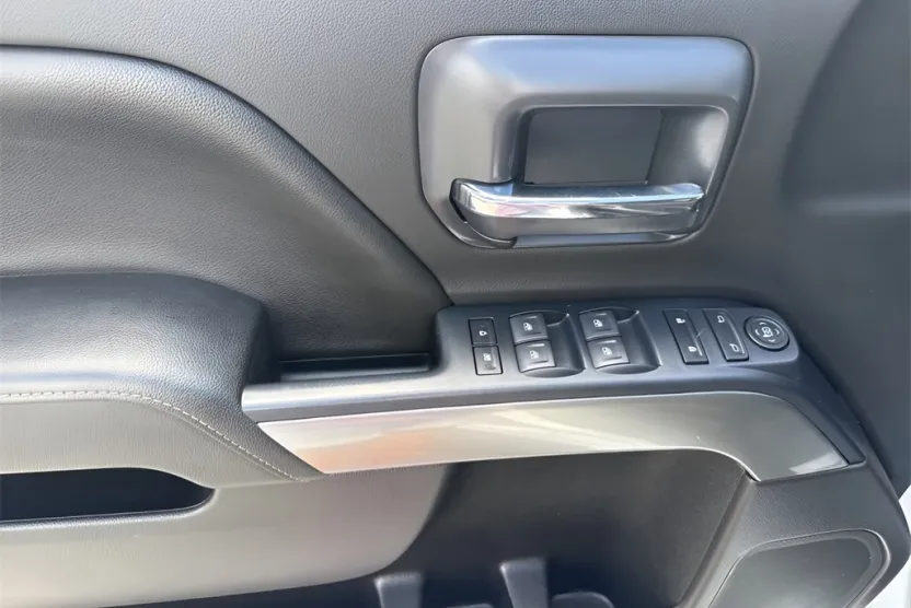 2019 Chevrolet Silverado 1500 LT photo 1