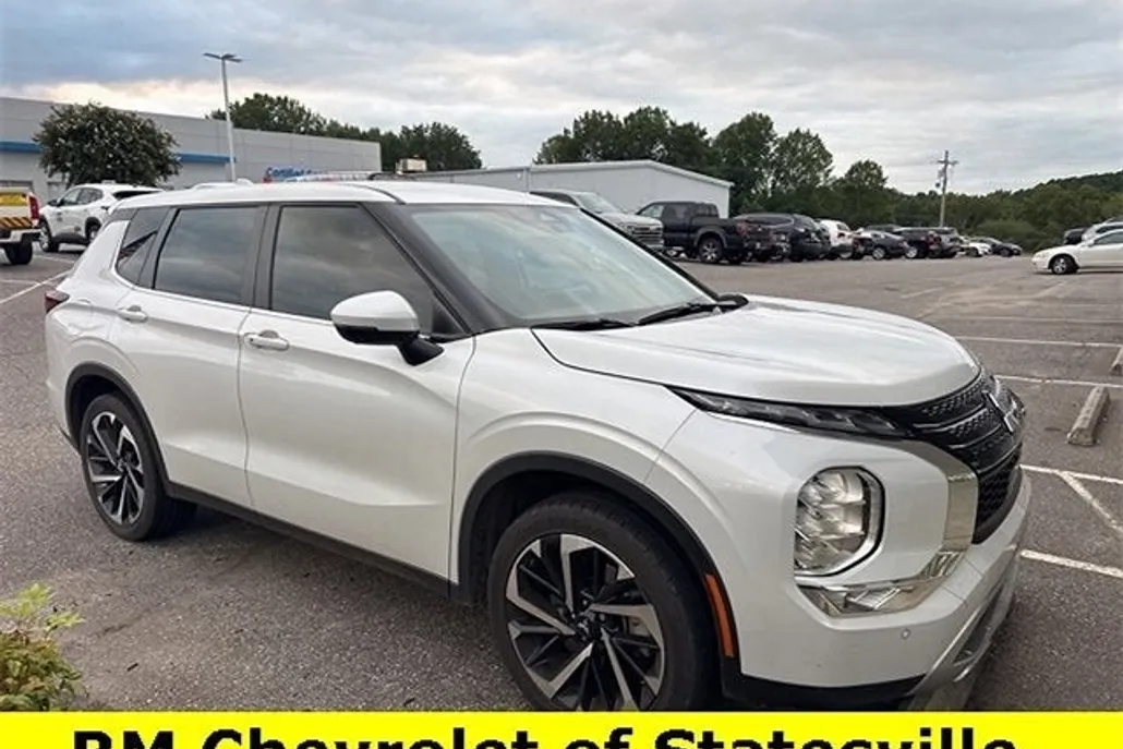 2023 Mitsubishi Outlander SE 2.5 photo 1
