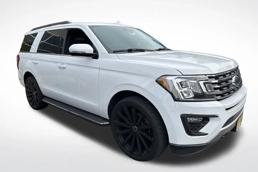 2019 Ford Expedition XLT photo 1