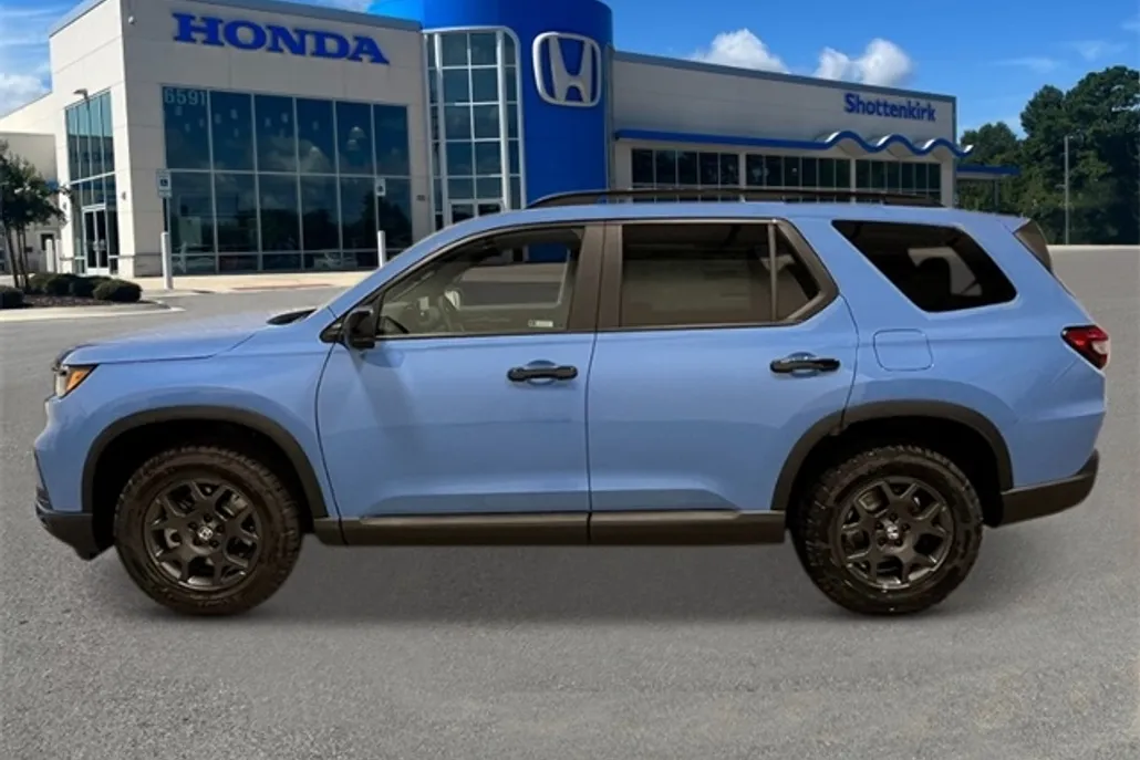 2025 Honda Pilot TrailSport photo 1