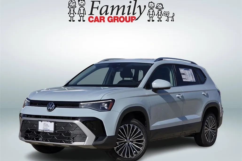 2025 Volkswagen Taos SE photo 1