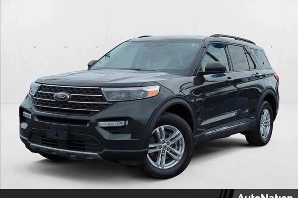 2022 Ford Explorer XLT photo 1