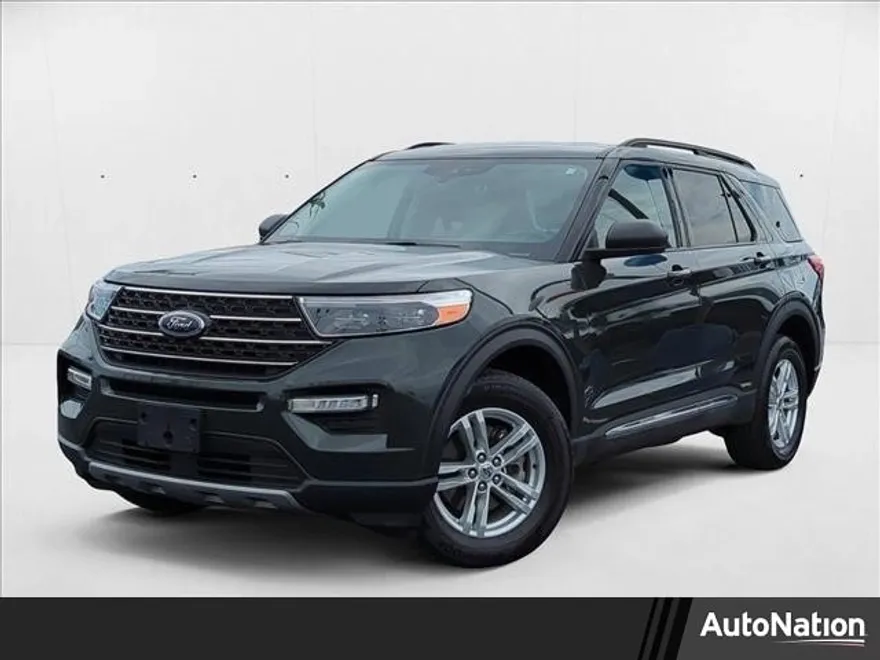 2022 Ford Explorer XLT photo 1
