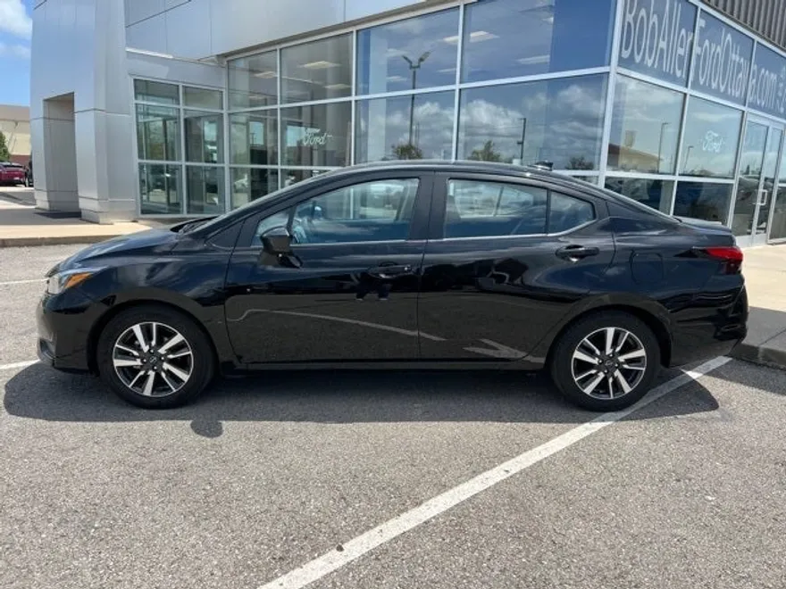 2025 Nissan Versa 1.6 SV photo 1